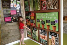 Michèle Guivarch et Joseph François à la Ferme de Kerguelen